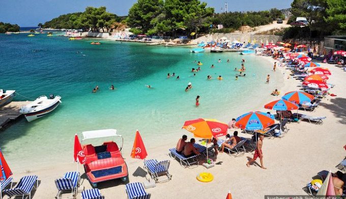 INSTAT publikon bilancin e turisteve te huaj: Ja me sa eshte rritur numri i tyre ne gusht
